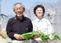 西都市のニラ名人　沼口さん夫.jpg