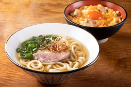 若鶏の親子丼と鴨うどんのセット