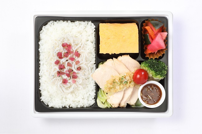 しっとり蒸し鶏とふんわり出し巻きのお弁当